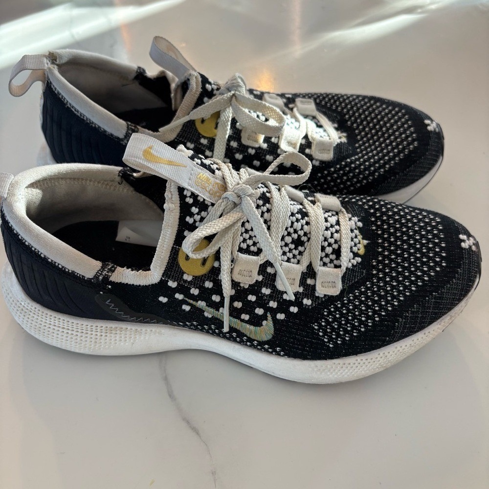 Stylish Black and White Nike React Escape Run Womens